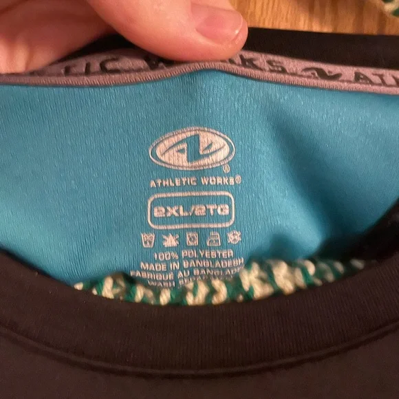 Workout shirt - Picture 2 of 2